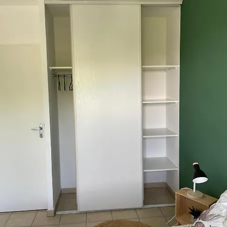 T2 Avec Balcon, Lumineux, Au Calme. Appartement